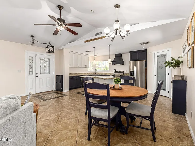 413 E Ellis Dr — Photo 27