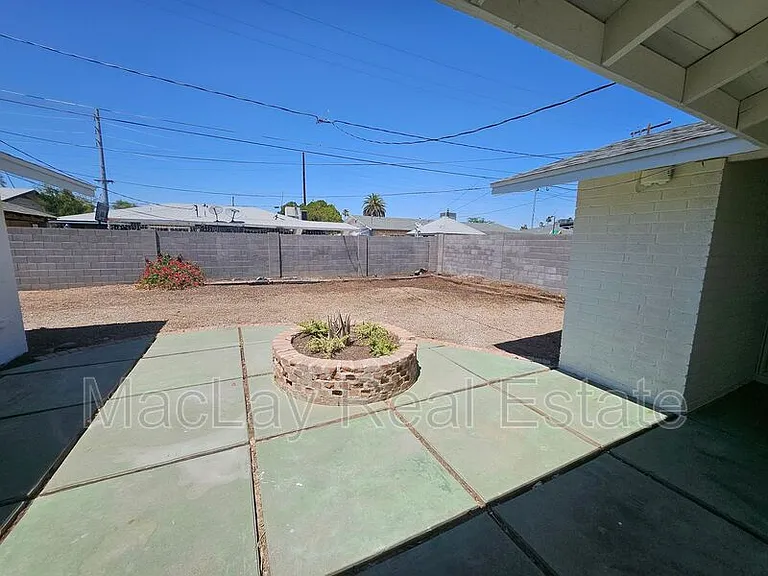 524 W 3rd Pl — Photo 17