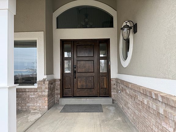 4th image of 695 E 1870 N