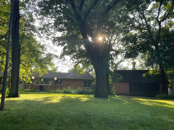 552 Granada Ave N, Oakdale, MN 55128