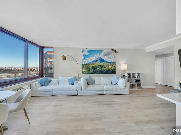3rd image of 100 Old Palisade Rd APT 3912