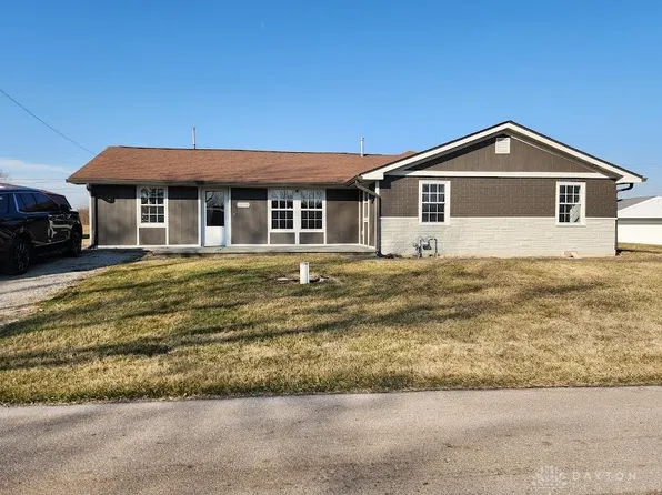 7380 Meadow Dr, Tipp City, OH 45371