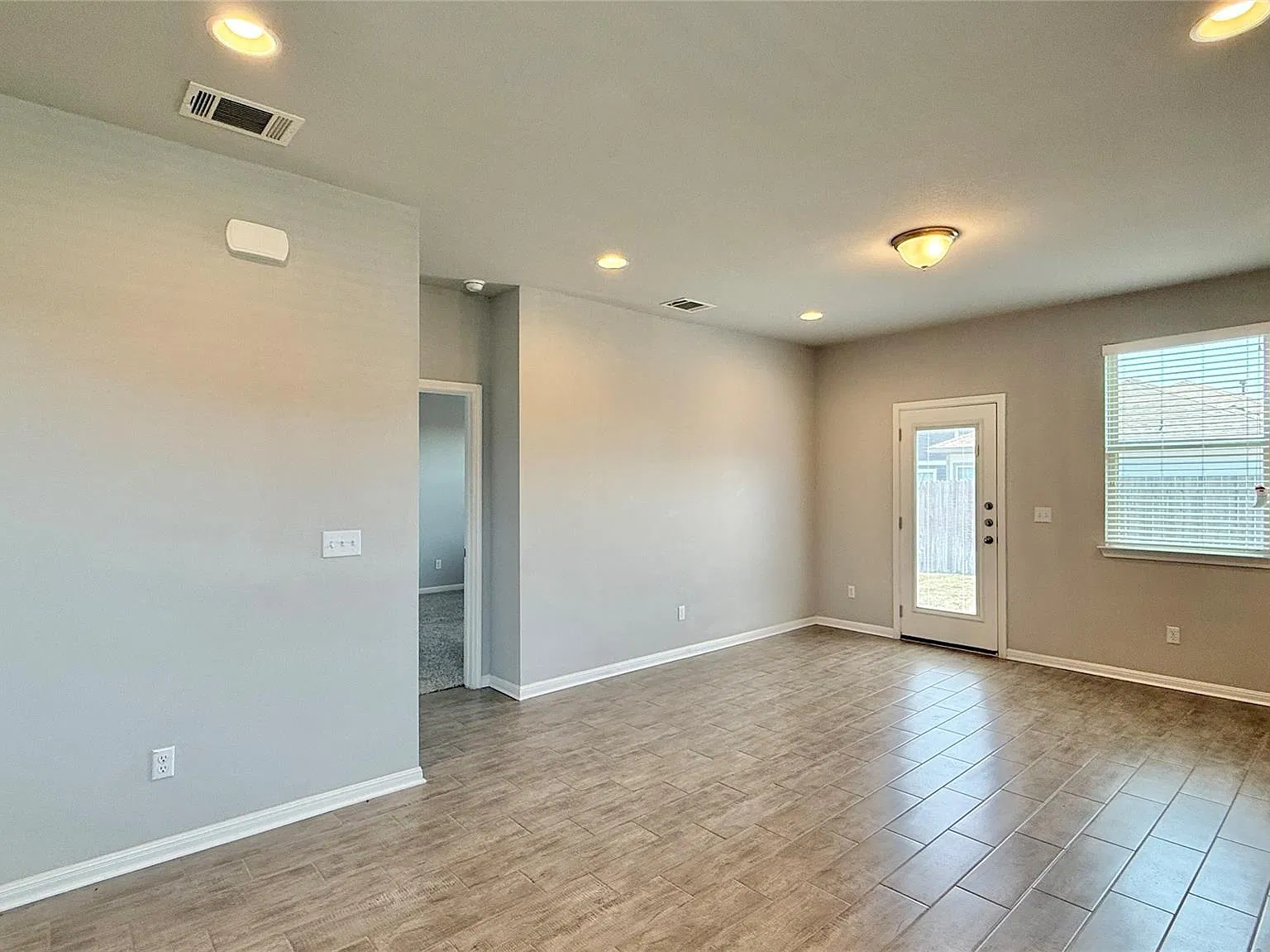 4 bed, 2.0 bath, 1551 sqft, $1,900 — Photo 4