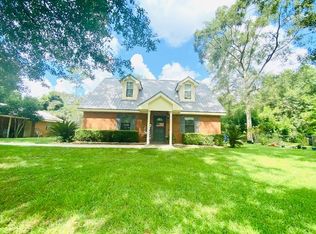 813 Sycamore Rd, Carriere, MS 39426