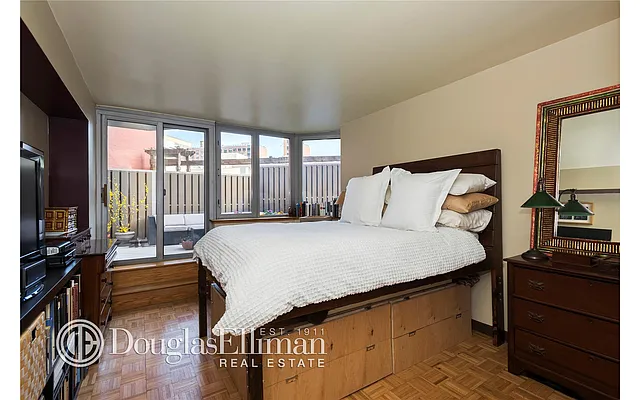 Sold by Douglas Elliman | media 10
