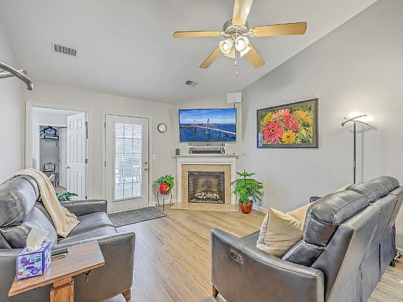 3rd image of 5201 Pomfret St