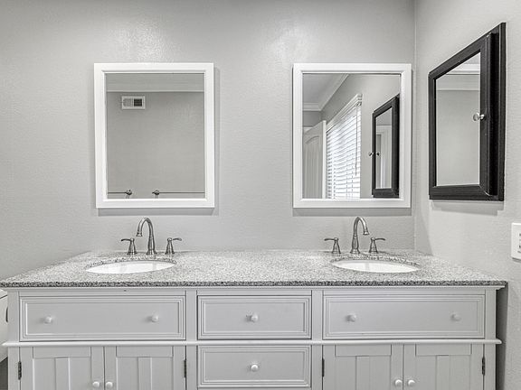 4th image of 22725 Gault St