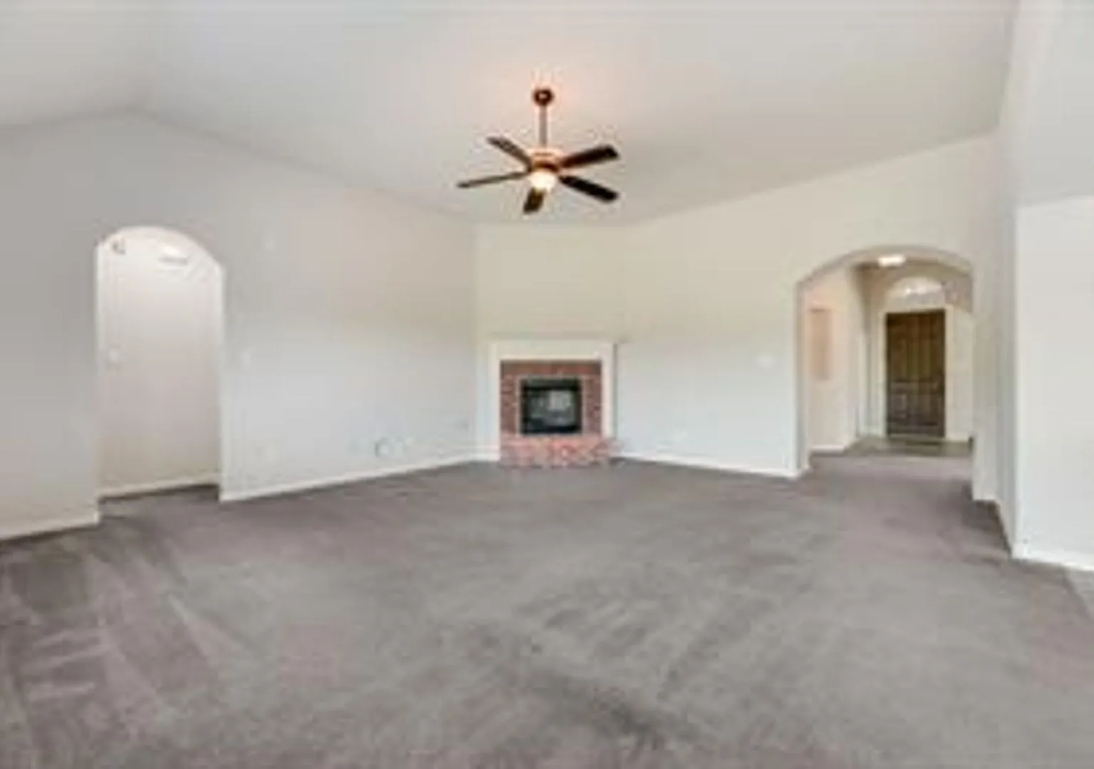 Beautiful Home in Villages of Fox Hollow — Photo 3