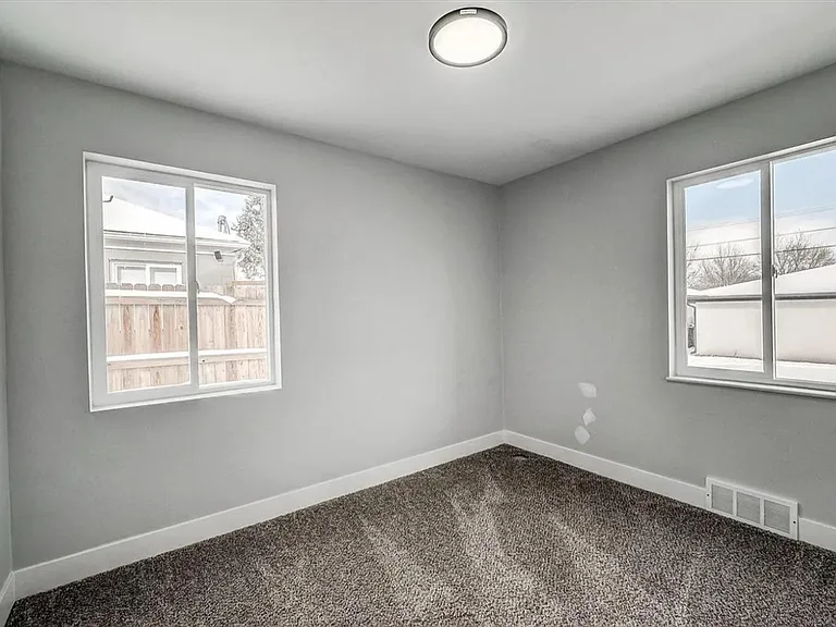 3240 Dexter St — Photo 16