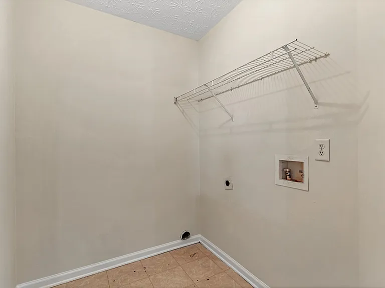 310 Sarasota Ln — Photo 27