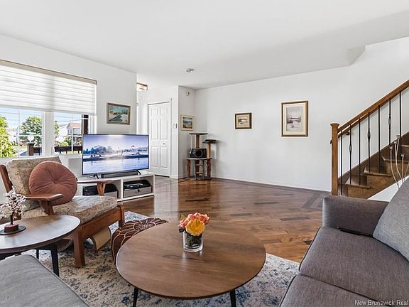 4th image of 276 Glencairn Dr
