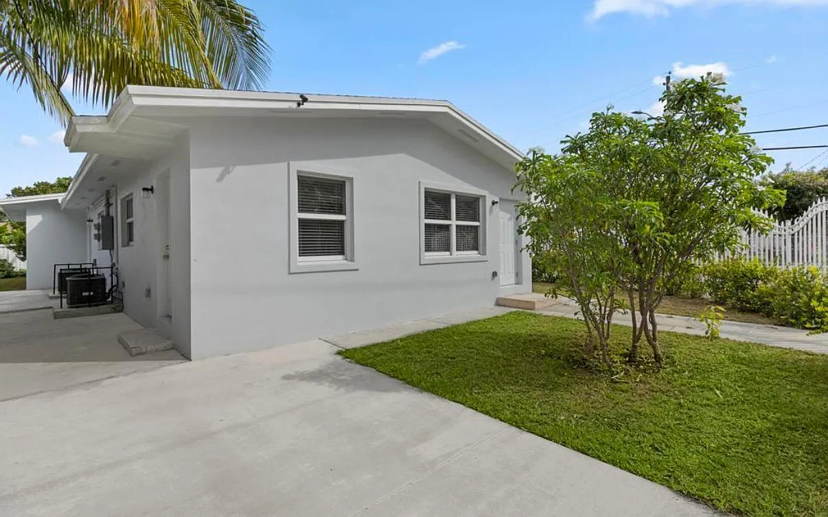 2 bed, 1.0 bath, 1840 sqft, $2,450 — Photo 1