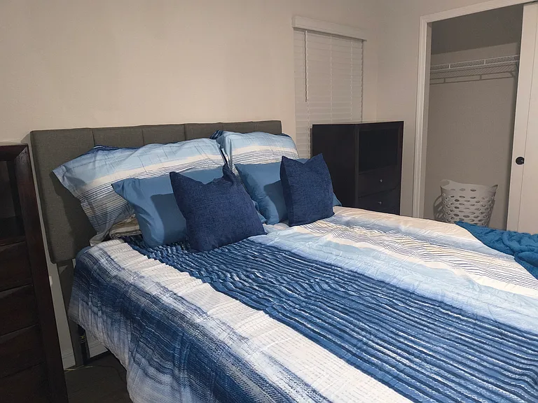 8 Unique Ct #B — Photo 39