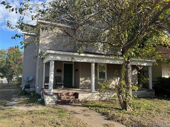 207 E Penning Ave, Wood River, IL 62095