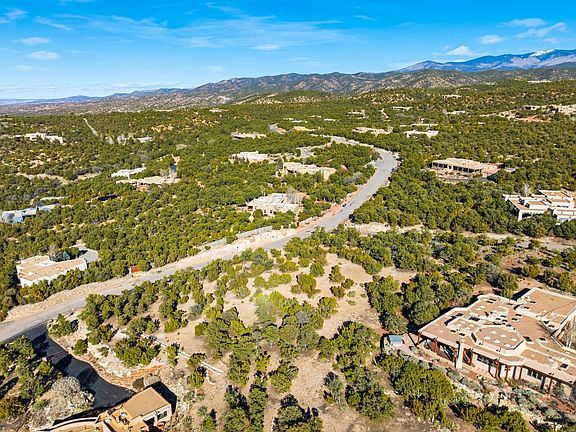 3rd image of 1031 Sierra Del Norte