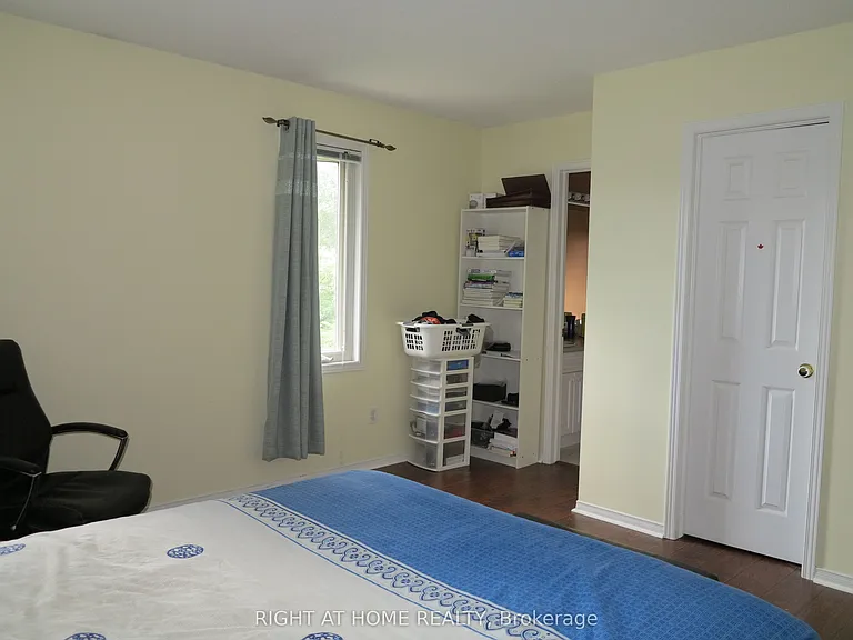 35 Moraine Cres — Photo 16