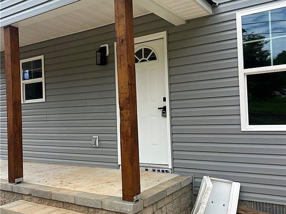 3rd image of 921 Redding Dr