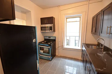 Rented by CITY SKYLINE REALTY INC