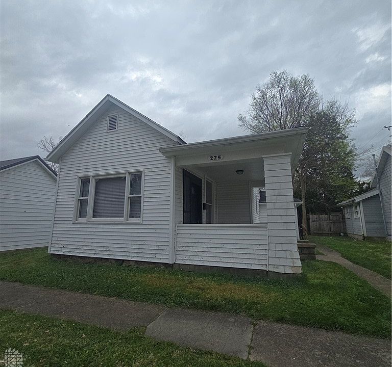 1st image of 225 E Clay St