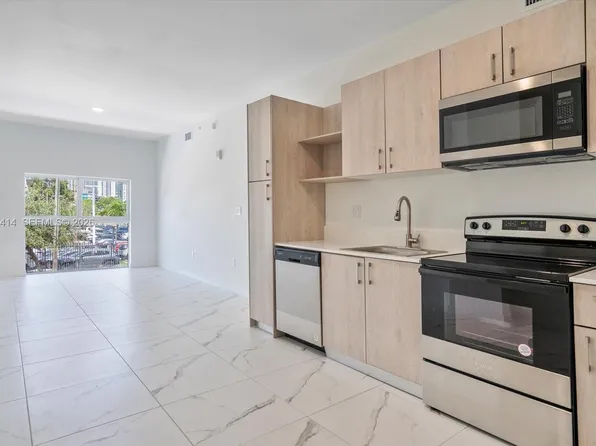 420 SW 7th Ave, Miami, FL
