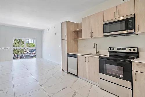 420 SW 7th Ave #304 Photo 1
