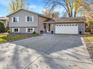 7732 Lakeview Ln NE, Spring Lake Park, MN 55432