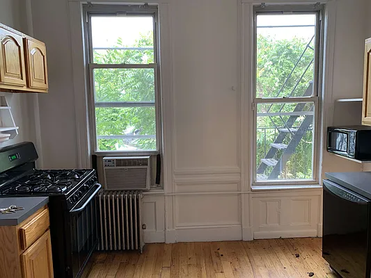 Rented by Flatiron Real Estate Advisors LLC | media 17