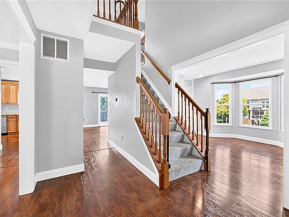 3rd image of 817 Lexington Dr