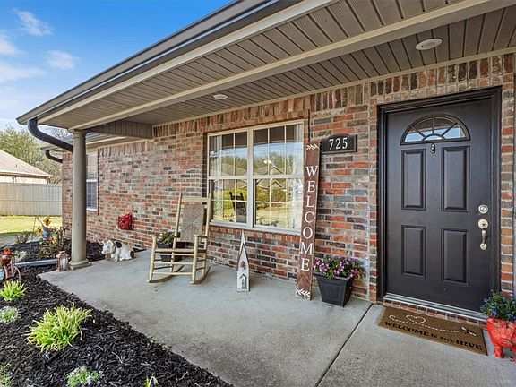 3rd image of 725 W Deer Lodge Ct