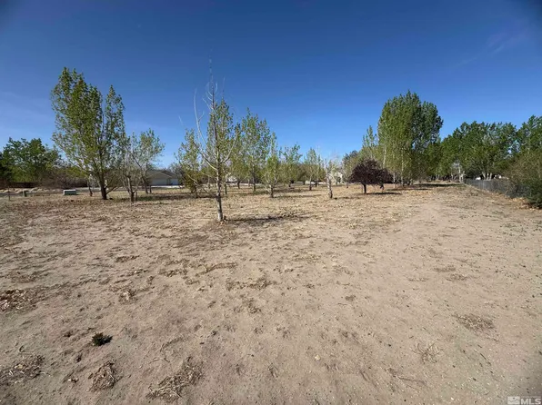 5400 Oakwood Cir, Fallon, NV 89406