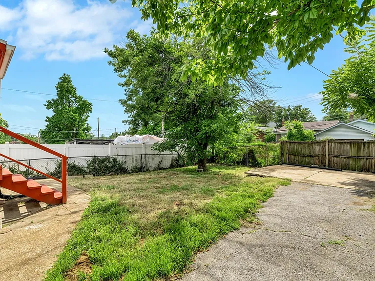 1223 Gruner Pl — Photo 50