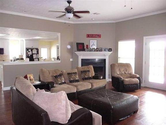2nd image of 1060 W Circle Dr
