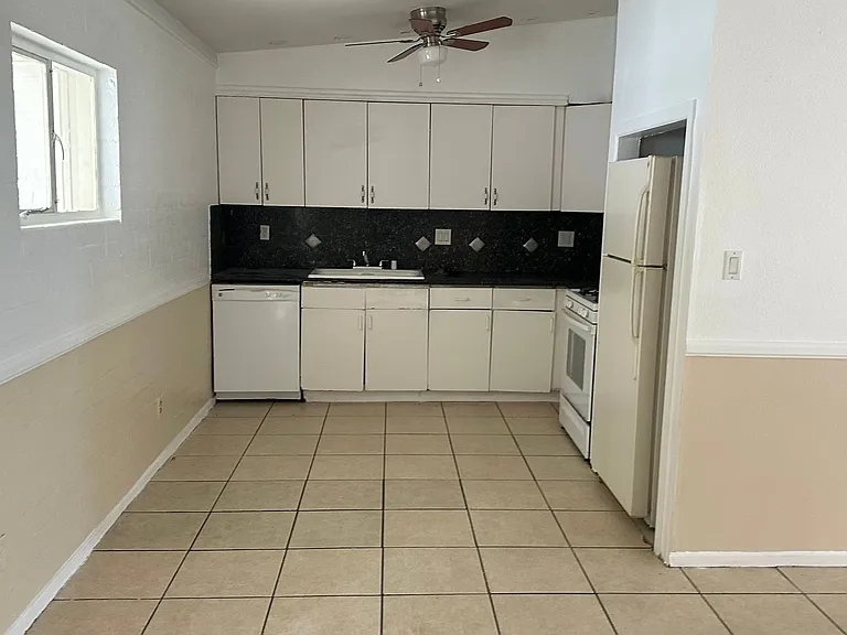 901 Elko Way — Photo 24