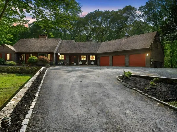 2 Spinney Ln, North Kingstown, RI 02852