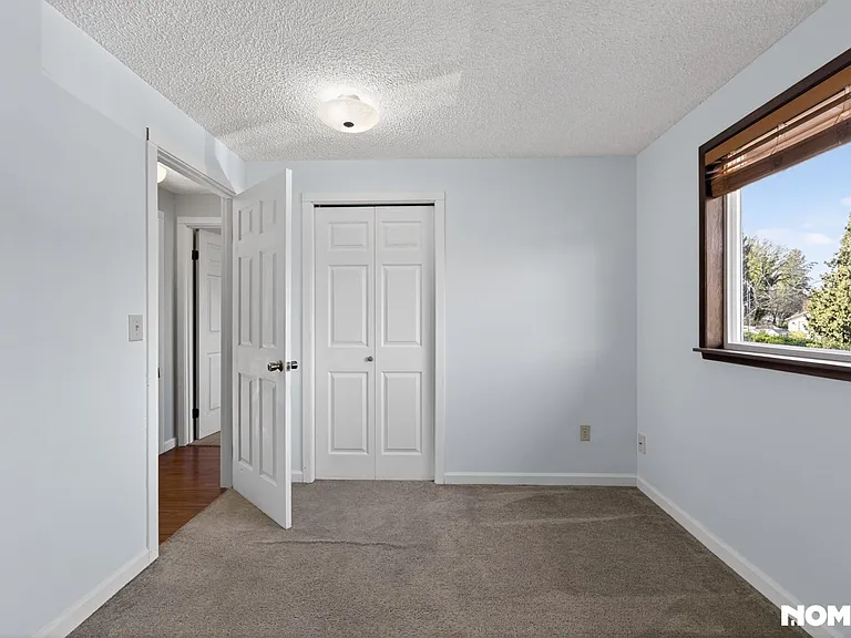 5615 S 141st St — Photo 17