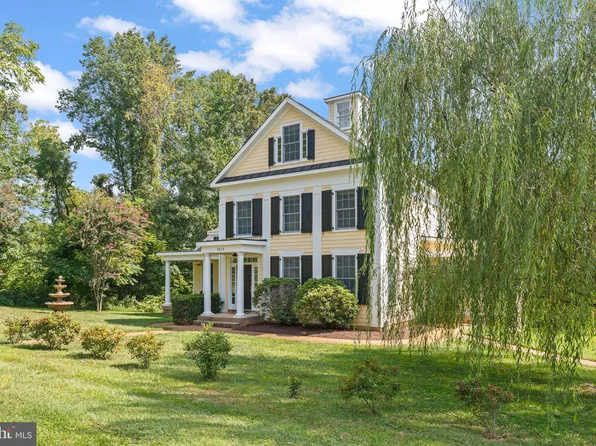 8616 Springs Dr, Warrenton, VA 20186