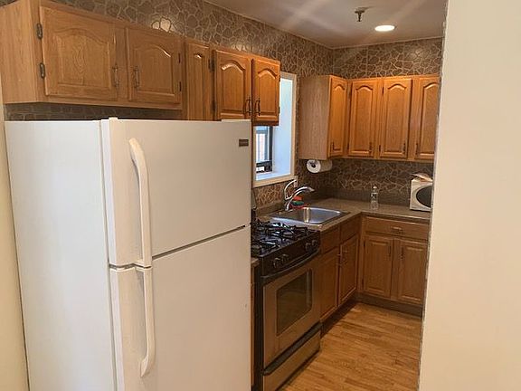 2nd image of 8424 Kew Gardens Rd APT 1