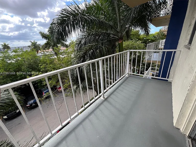 4550 NW 9th St #414E — Photo 8