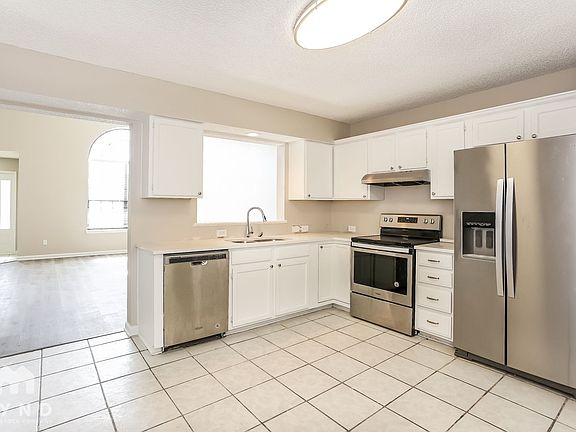 5th image of 7513 Cinnamon Lakes Dr