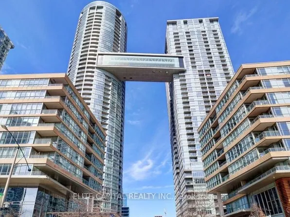 21 Iceboat Ter #3610, Toronto, ON M5V 4A9