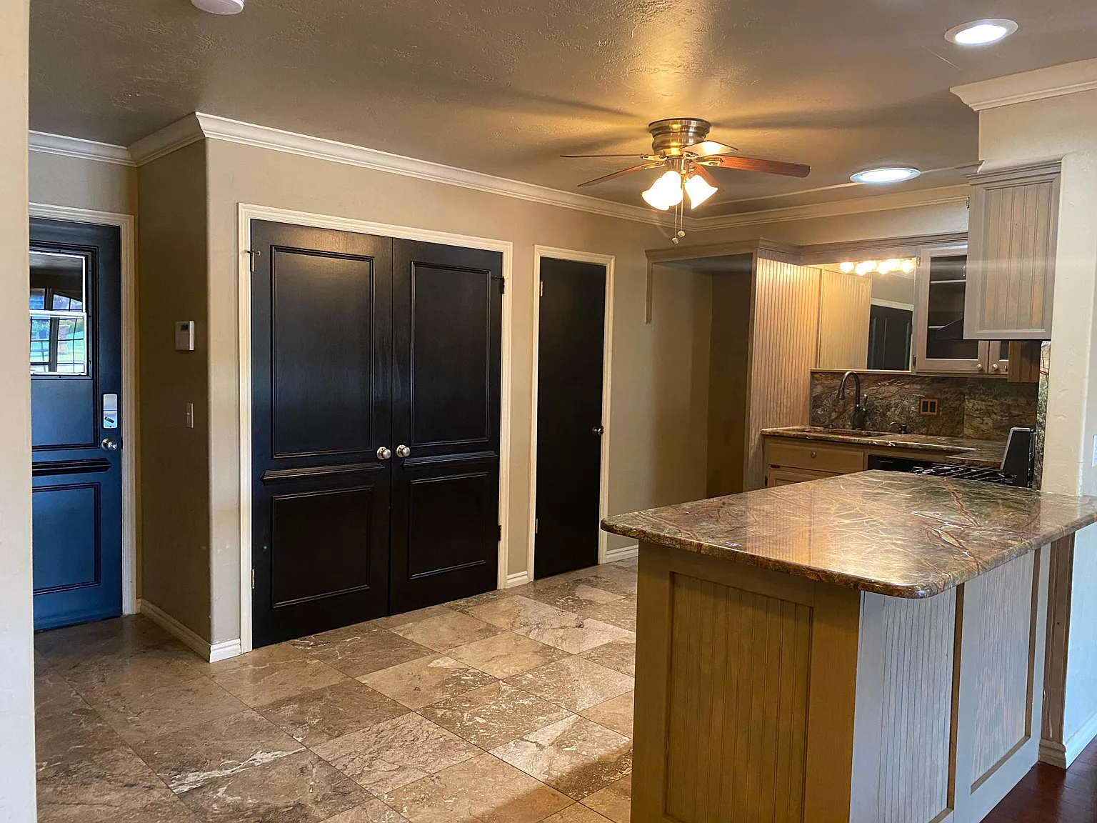 3000 Rosewood Ln — Photo 3