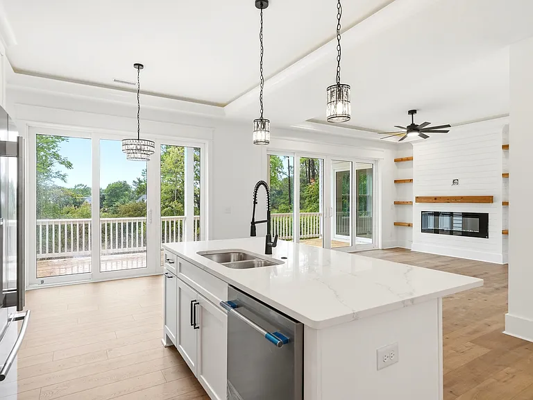 9016 Sedgley Dr — Photo 15
