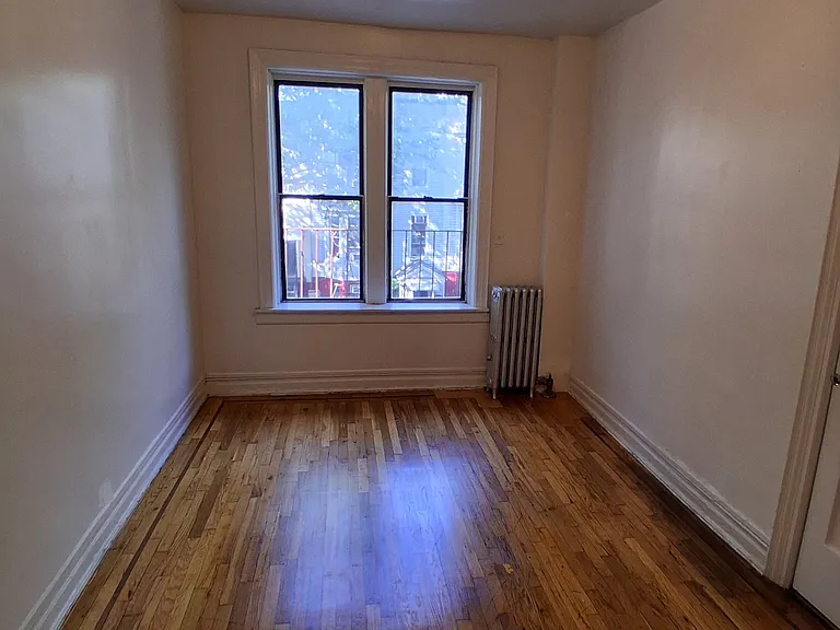 438 52nd St #B10 — Photo 7