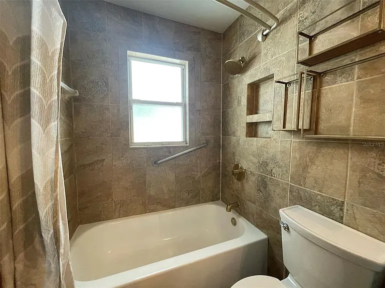 4221 Burlington Ave N — Photo 15