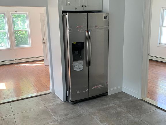 3rd image of 97 Broughton Ave Floor 2