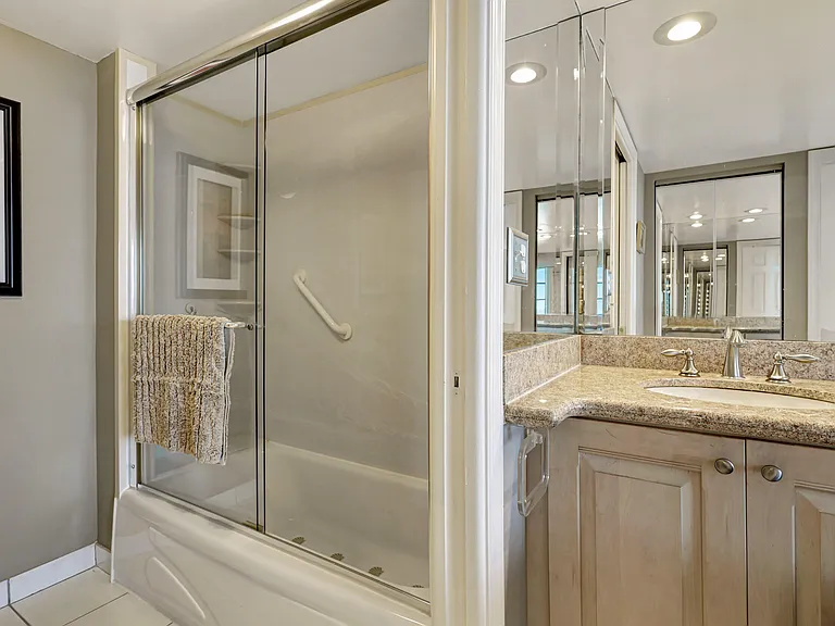 840 Ocean Dr #806 — Photo 31