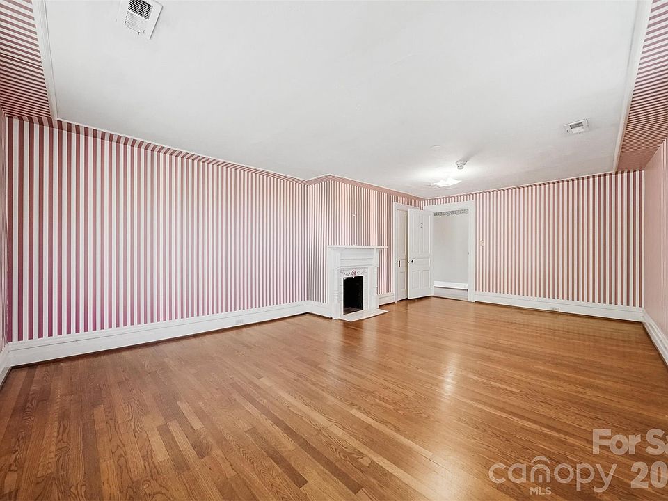 29th image of 121 5th Ave NE