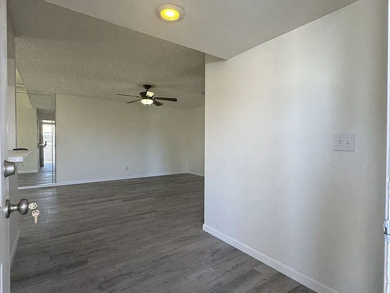 850 S River Dr — Photo 9