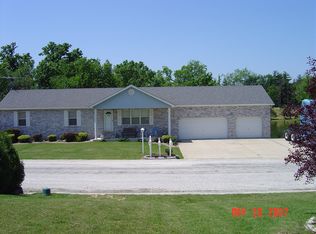 34063 Sailboat Ct, Brighton, IL 62012