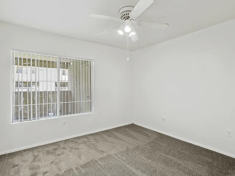 The Village at Sun Valley Apartments — Photo 37